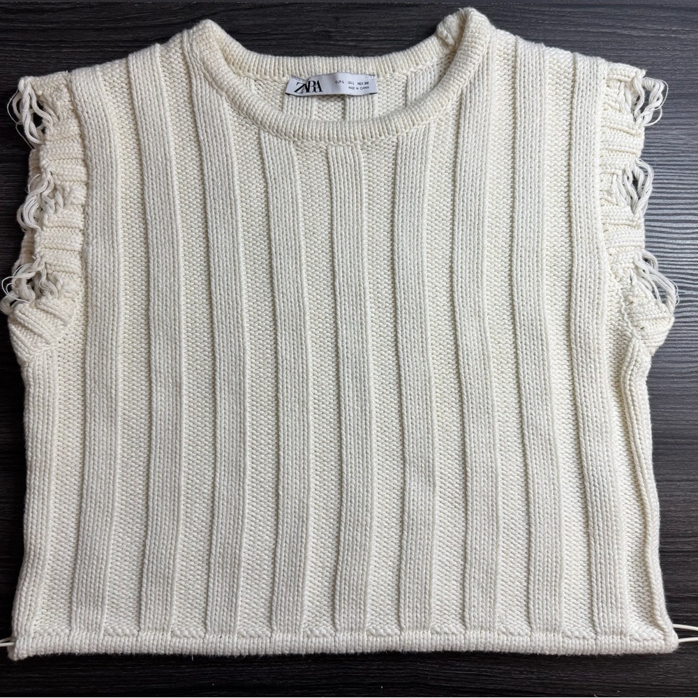EUC ZARA Women Off White Pullover Sleeveless Knit Sweater Vest Top size L